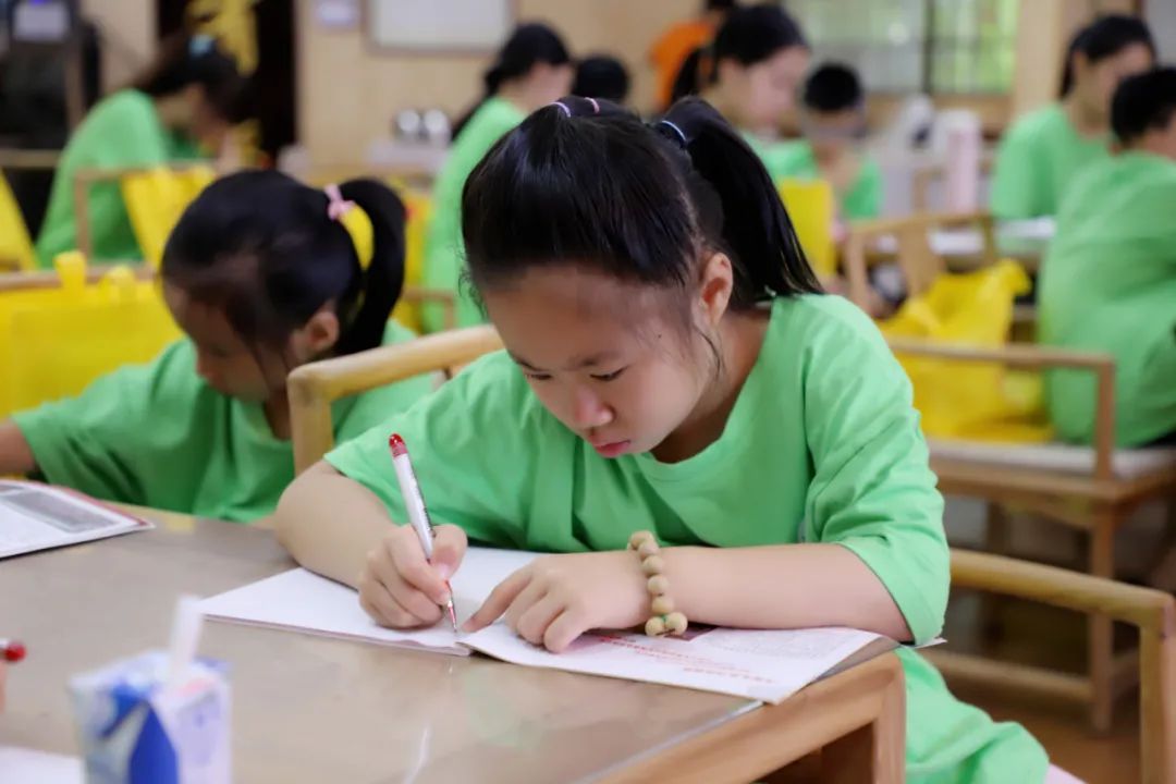 沒想到，這是9歲小女孩來爸媽在線學習的收獲！